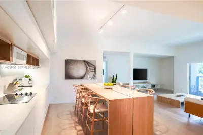 10250 Collins Ave #412, Bal Harbour: photo 1 of 26