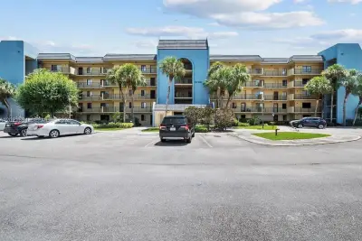 2786 Tennis Club Dr #302, West Palm Beach: photo 1 of 8