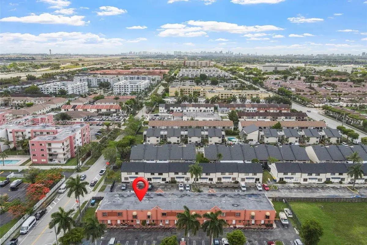 8454 NW 8th St #2, Miami: photo 1 of 22