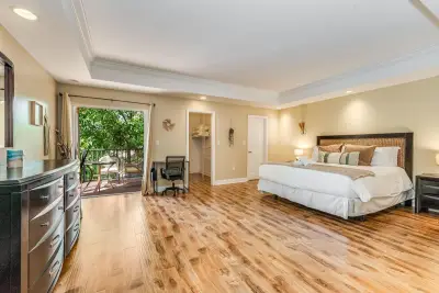 1721 SW 23rd St, Fort Lauderdale: photo 1 of 44