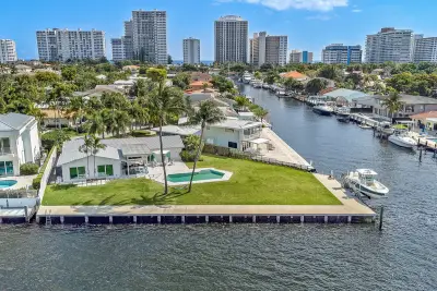 35 Castle Harbor Isle Dr, Fort Lauderdale: photo 1 of 35