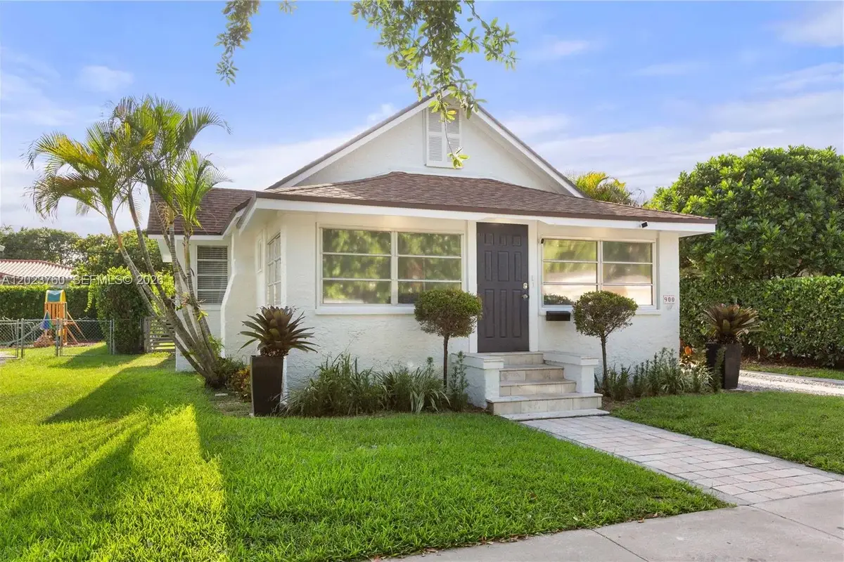 900 Tangier St, Coral Gables: photo 1 of 42