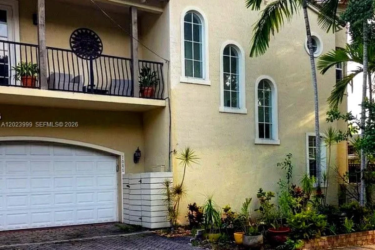 1806 SW 23rd St, Fort Lauderdale: photo 1 of 23