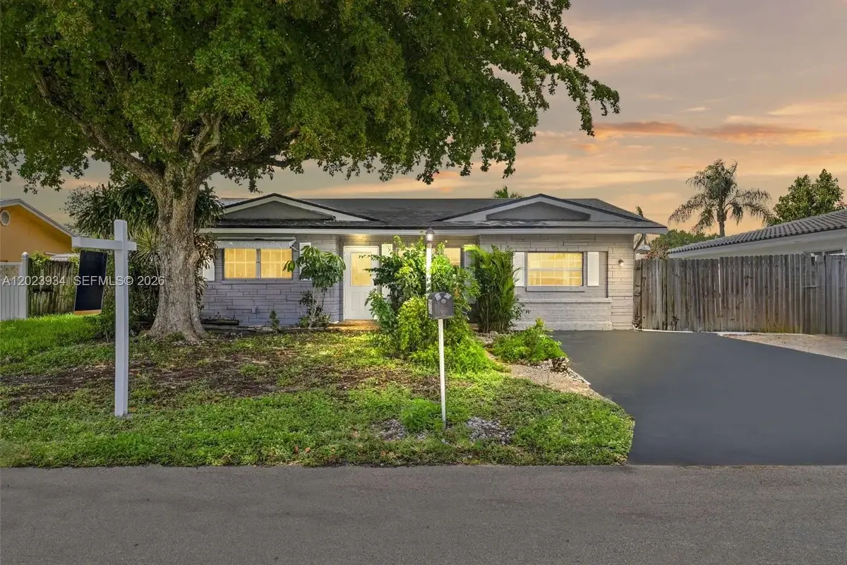 3310 NW 66th St, Fort Lauderdale: photo 1 of 40