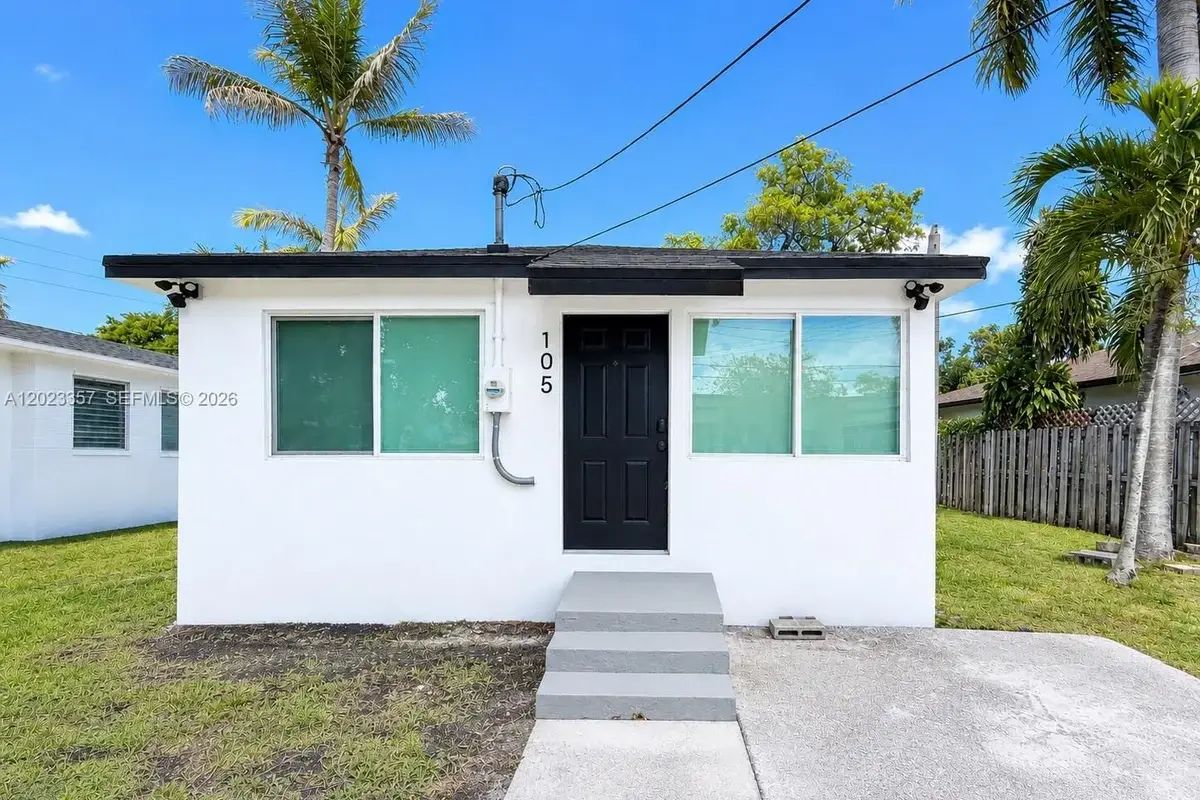 105 SW 4th Ave, Hallandale Beach: photo 1 of 15