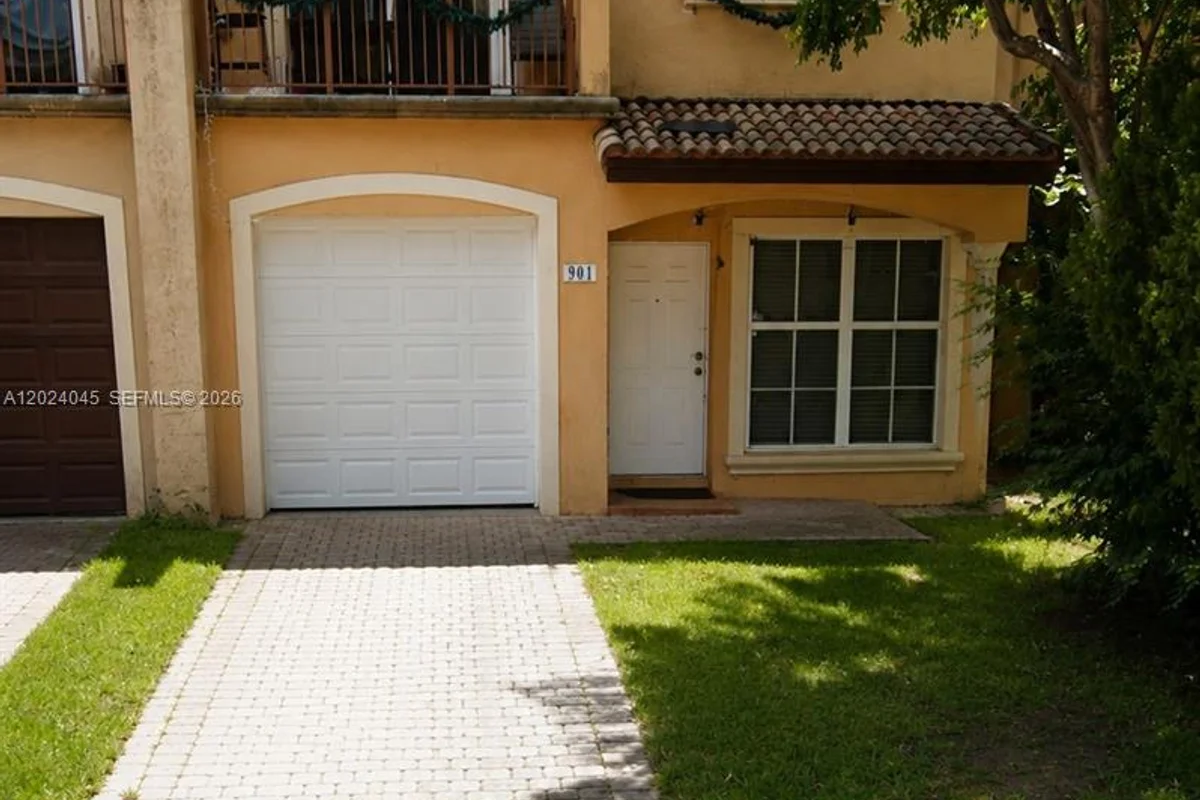 901 SW 6th Ct, Florida City: photo 1 of 1