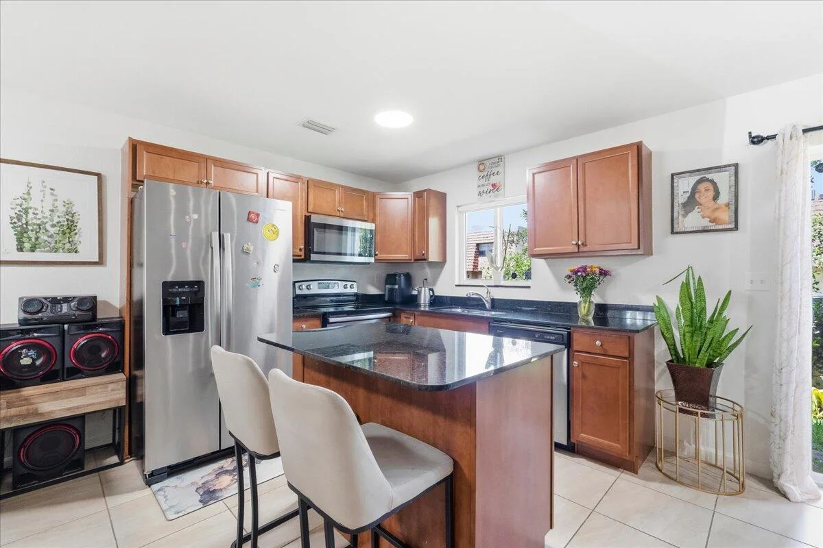 1340 SW 53rd Ave, North Lauderdale: photo 1 of 28