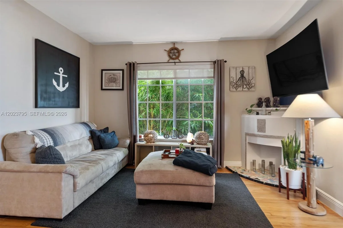 936 Pennsylvania Ave #205, Miami Beach: photo 1 of 10
