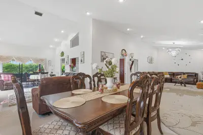 7040 Golf Pointe Cir, Tamarac: photo 1 of 45