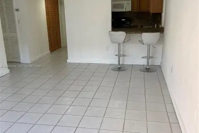 1300 W 47th Pl #118, Hialeah: photo 1 of 15