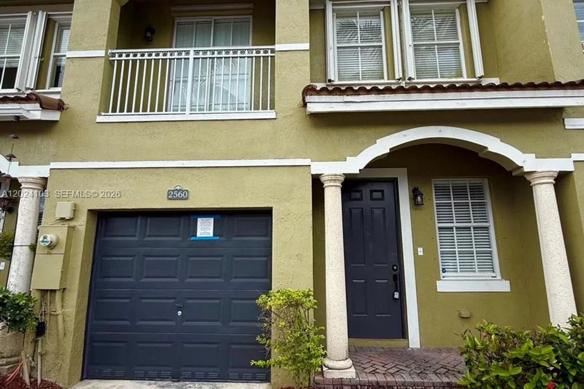 2560 SE 15th Ct, Homestead: photo 1 of 29