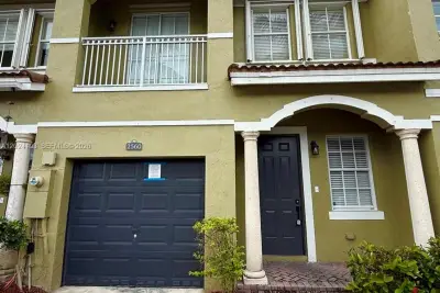 2560 SE 15th Ct, Homestead: photo 1 of 29