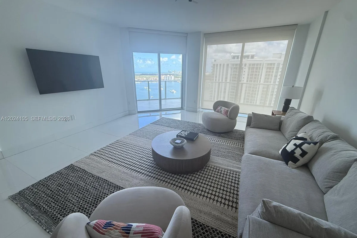 17301 Biscayne Blvd #2305, North Miami Beach: photo 1 of 14