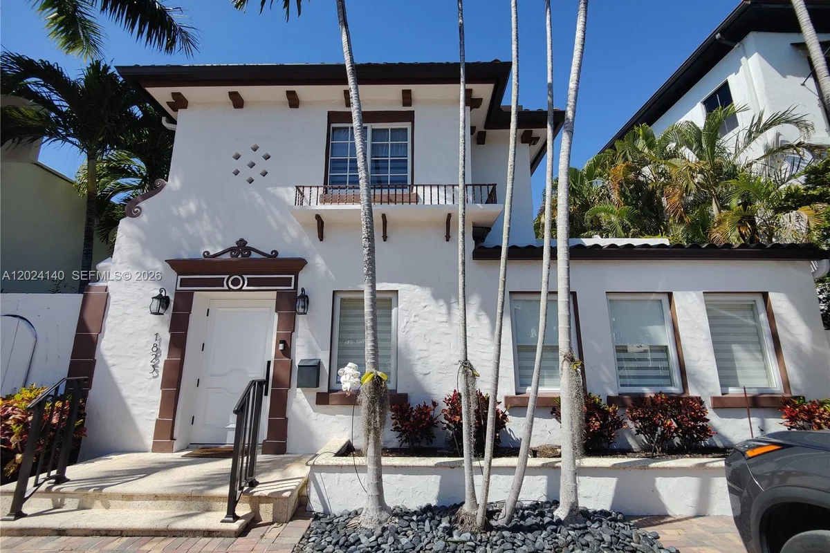 1823 S Bayshore Ln, Miami: photo 1 of 39