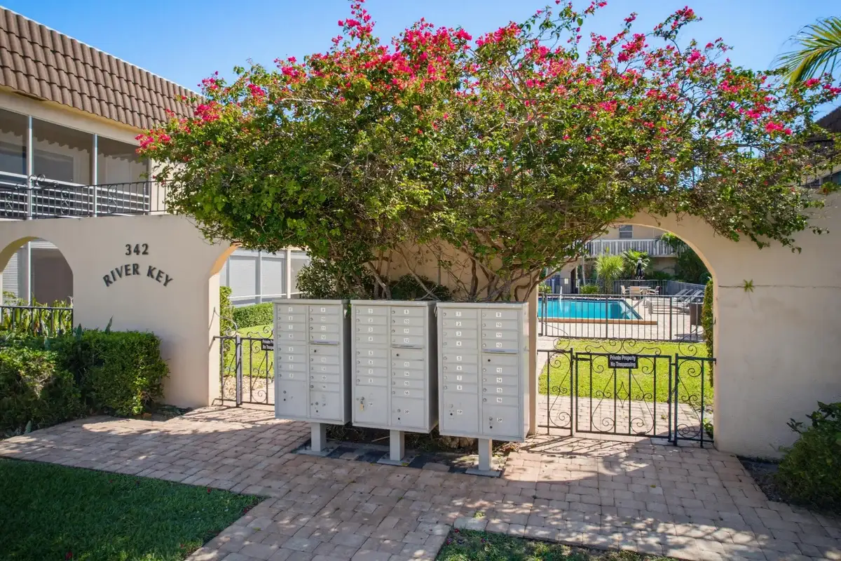 342 Southwind Dr #118, North Palm Beach: photo 1 of 38