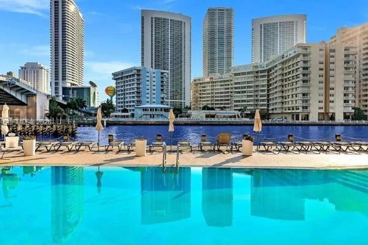 2602 E Hallandale Beach Blvd #R309, Hallandale Beach: photo 1 of 14