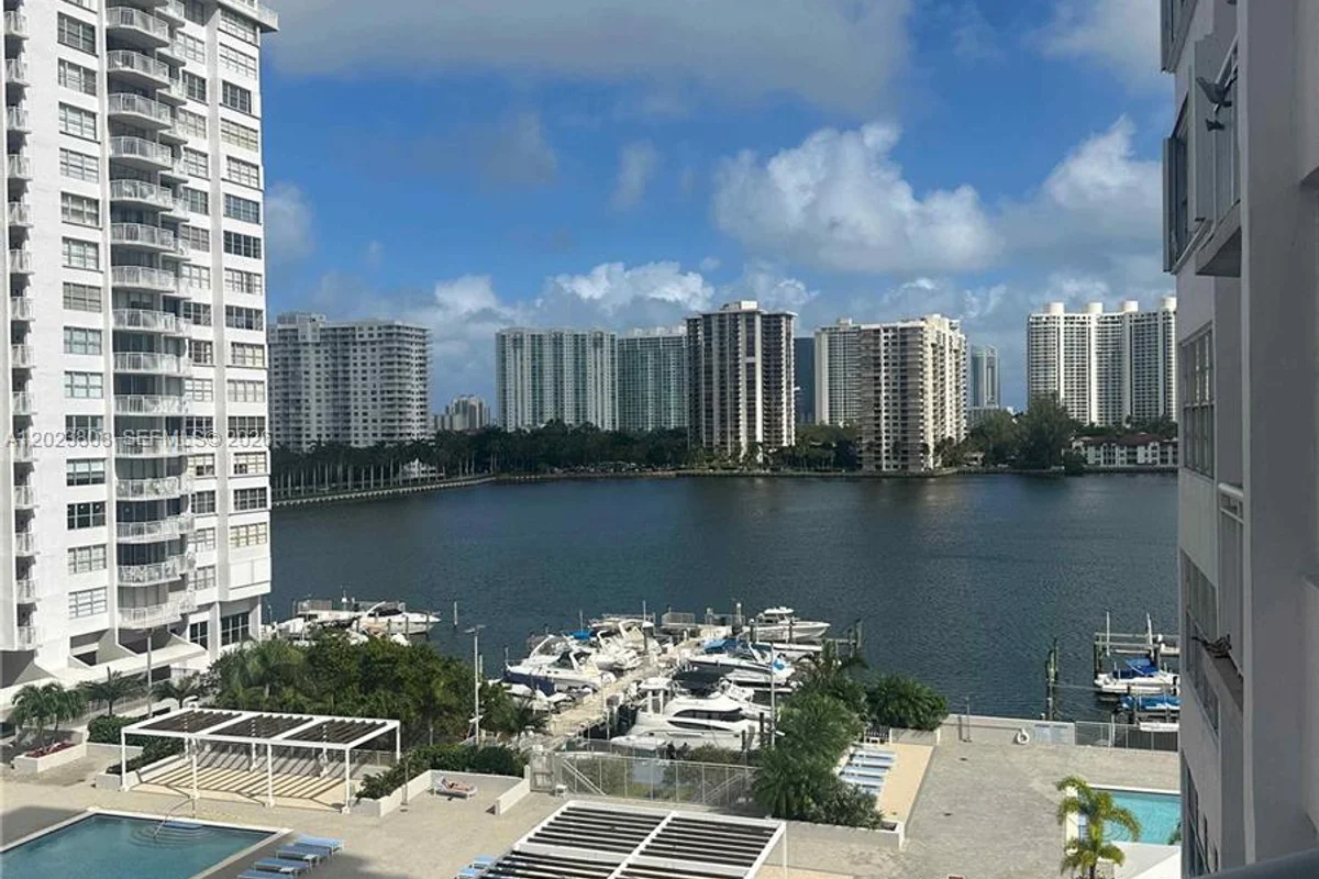 18041 Biscayne Blvd #702, Aventura: photo 1 of 14