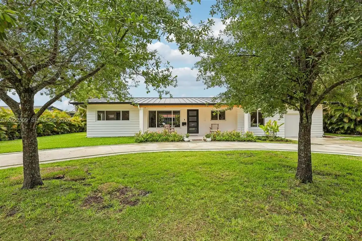 5620 SW 63rd Ct, South Miami: photo 1 of 27