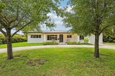 5620 SW 63rd Ct, South Miami: photo 1 of 27