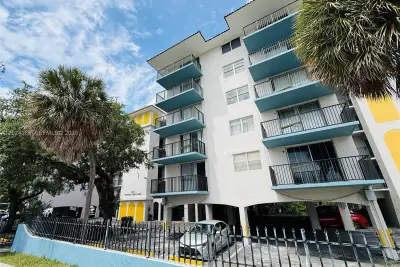 12590 NE 16th Ave #412, North Miami: photo 1 of 12