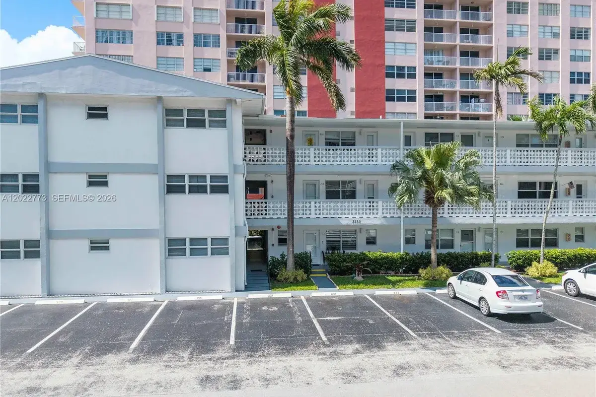 3133 S Ocean Dr #318, Hallandale Beach: photo 1 of 32