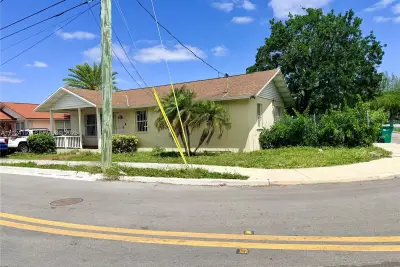 408 NW 12th St, Florida City: photo 1 of 20