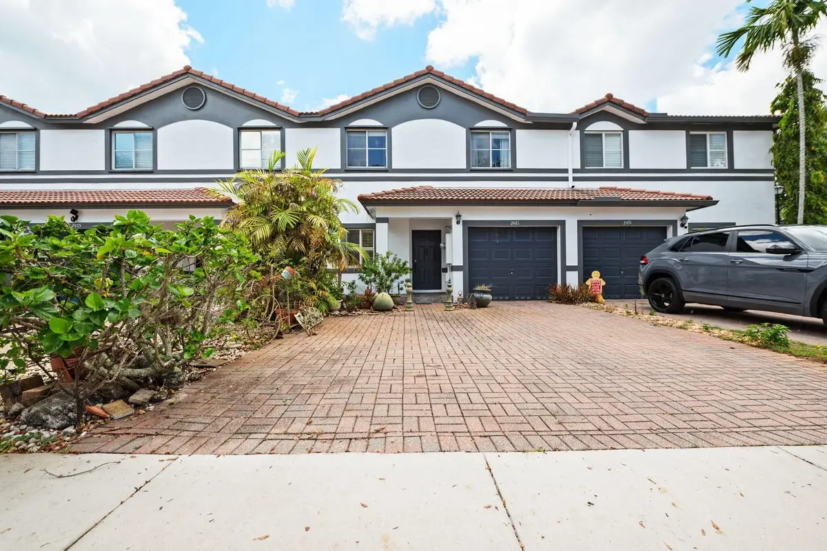 2481 NW 98th Ln, Sunrise: photo 1 of 26