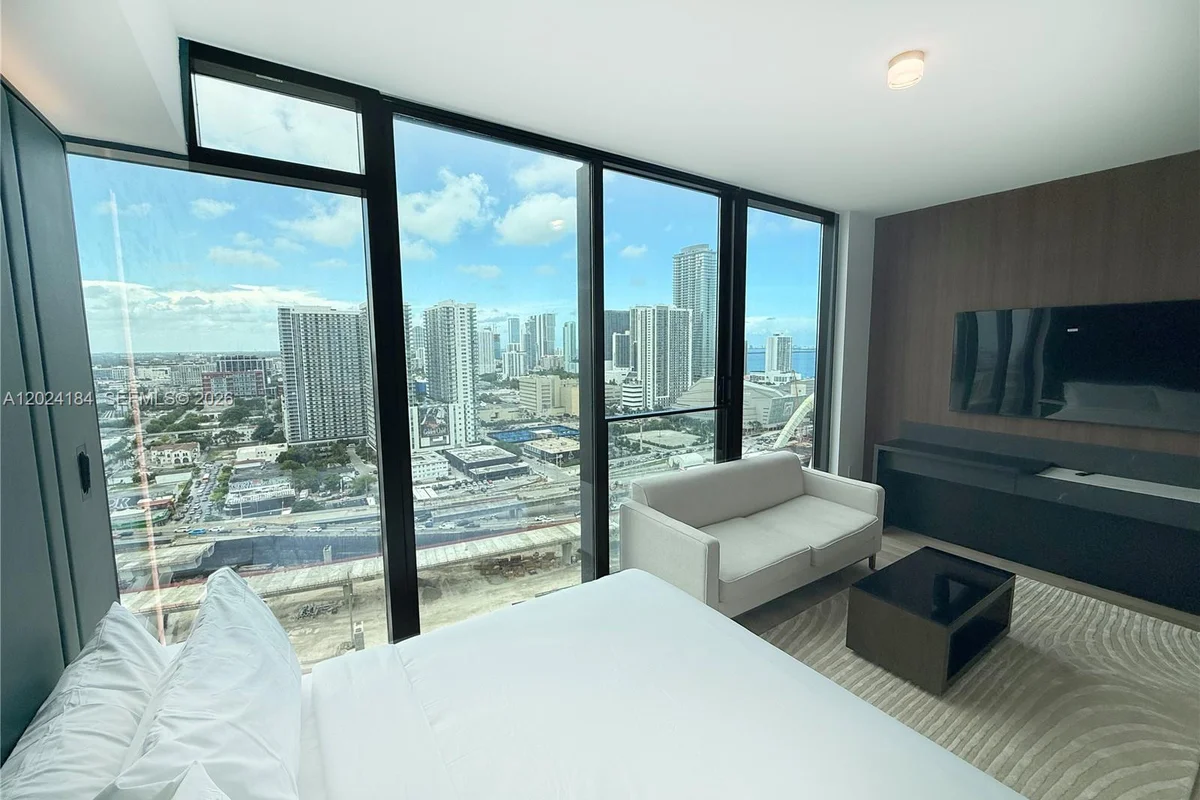 20 NE 11 St #2601, Miami: photo 1 of 19