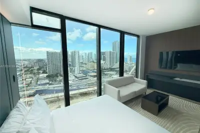 20 NE 11 St #2601, Miami: photo 1 of 19