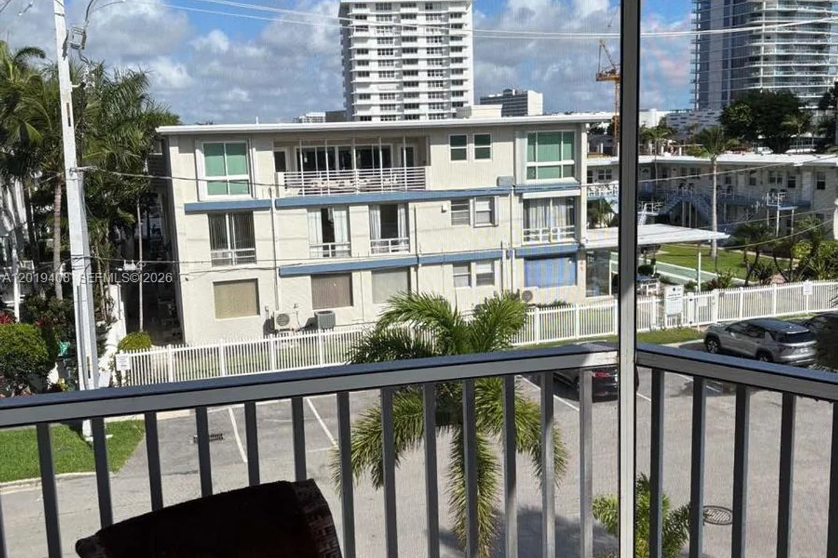720 Bayshore Dr #301, Fort Lauderdale: photo 1 of 23
