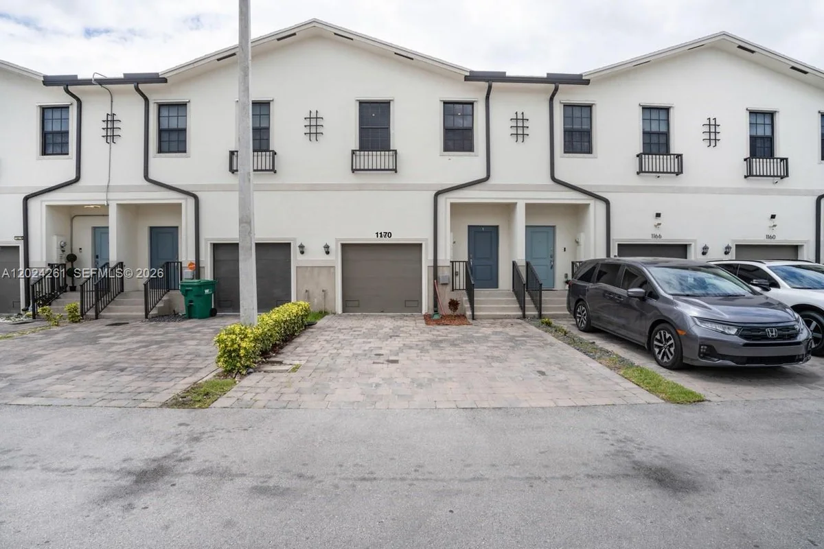 1170 SW 7th Ct, Florida City: photo 1 of 33
