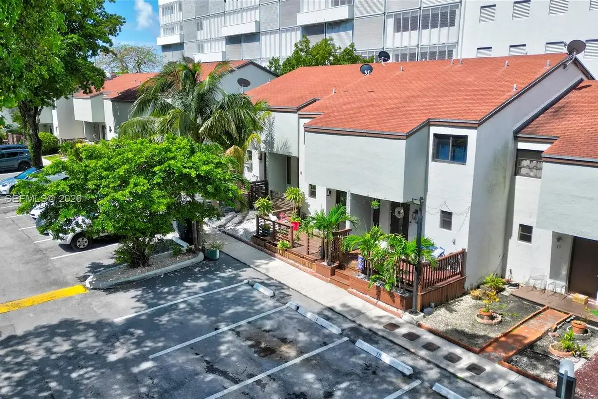 1901 S River Dr #12B, Miami: photo 1 of 46