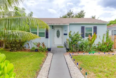 322 N C St, Lake Worth Beach: photo 1 of 15