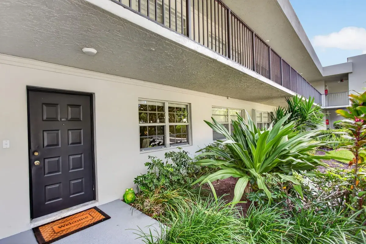 901 W Cypress Ln #103, Pompano Beach: photo 1 of 42