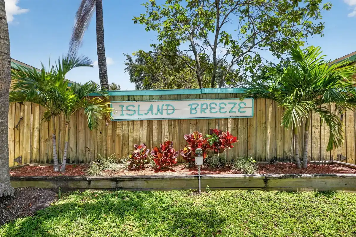 301 SW 16th St, Fort Lauderdale: photo 1 of 60
