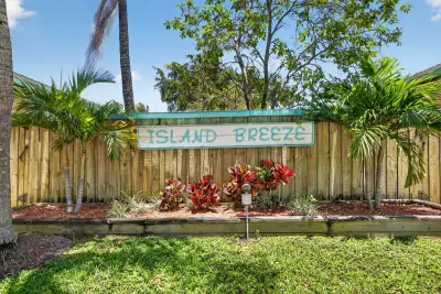 301 SW 16th St, Fort Lauderdale: photo 1 of 60