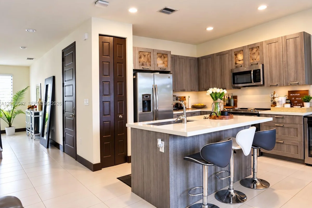 16012 NW 91st Ct, Miami Lakes: photo 1 of 23