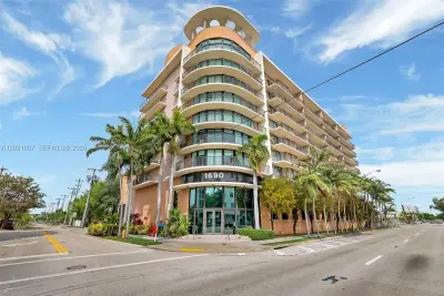 1690 SW 27th Ave #805, Miami: photo 1 of 37