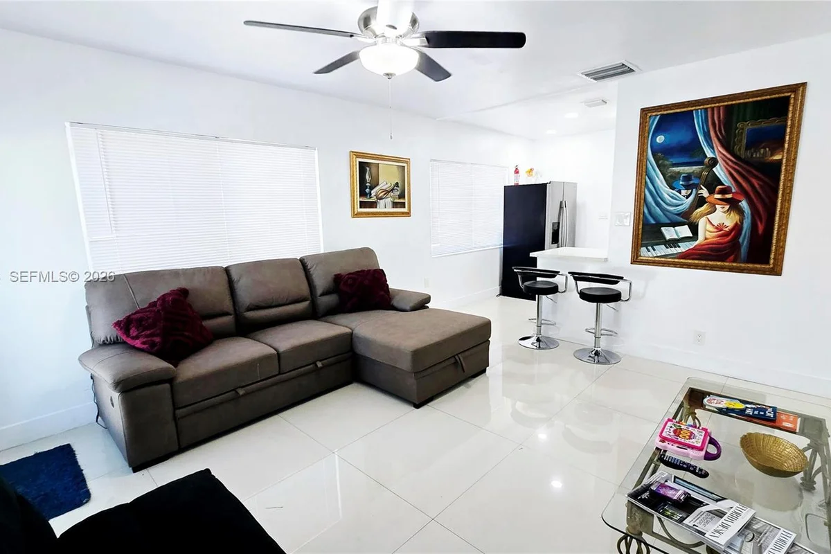 139 NW 14th Way, Dania Beach: photo 1 of 37