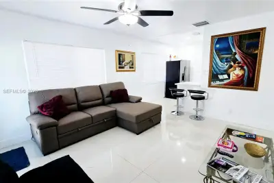139 NW 14th Way, Dania Beach: photo 1 of 37