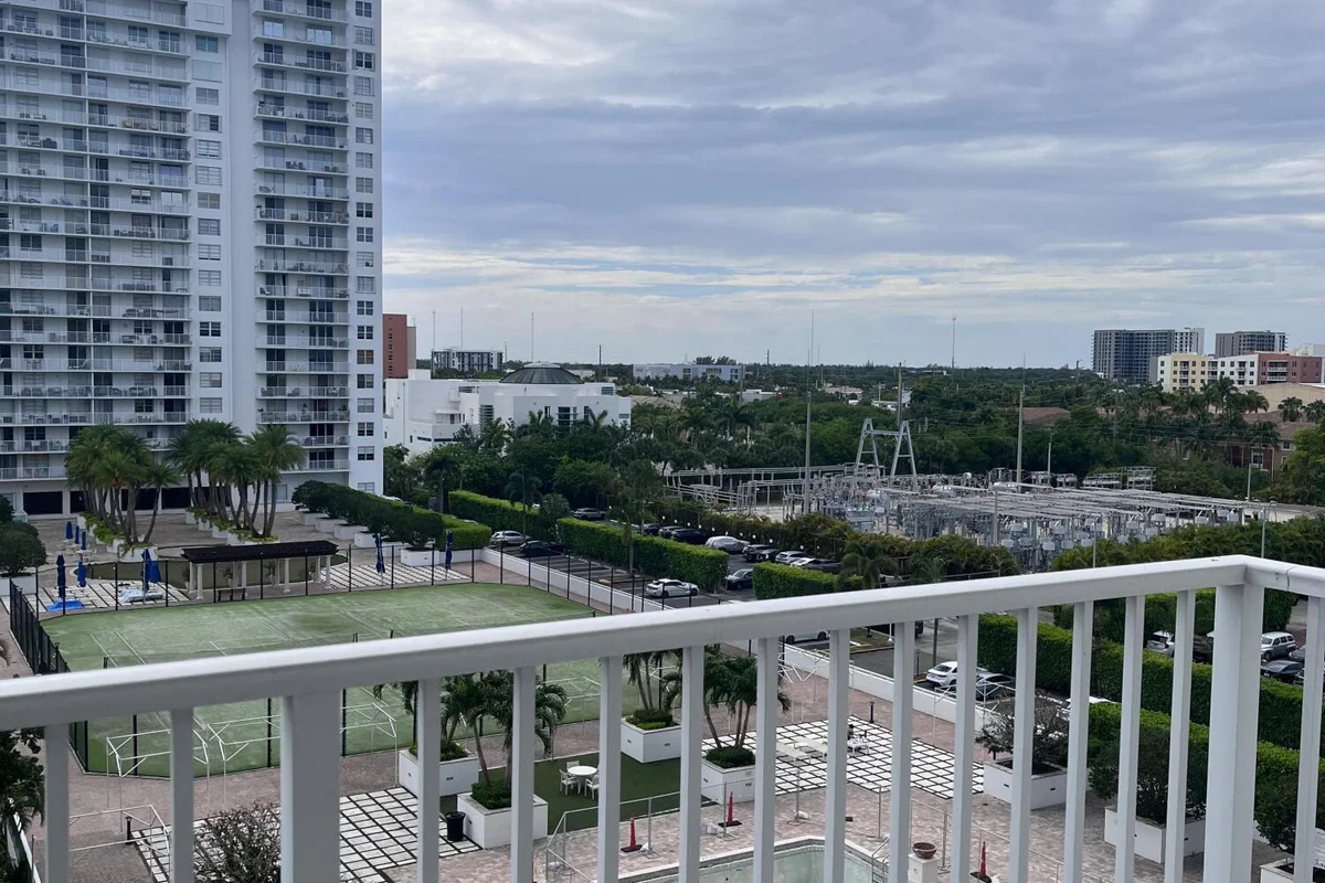 2851 NE 183rd St, Aventura: photo 1 of 14