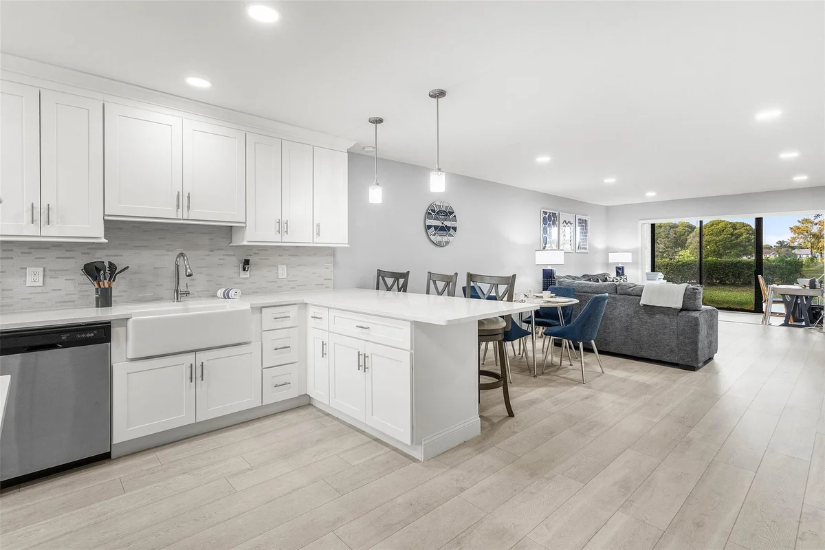 9286 Vista Del Lago #E, Boca Raton: photo 1 of 26