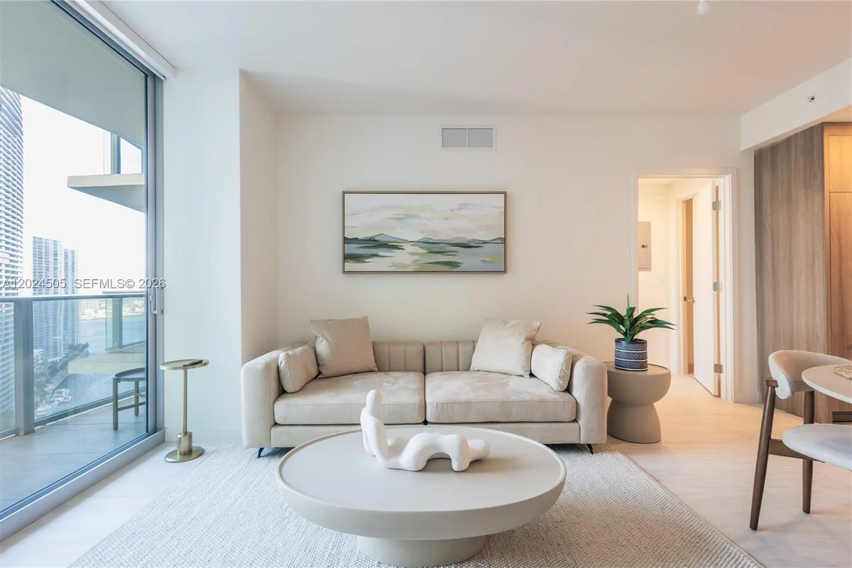 77 SE 5th St #2602, Miami: photo 1 of 36
