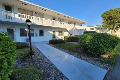 155 Coventry, West Palm Beach: photo 1 of 17