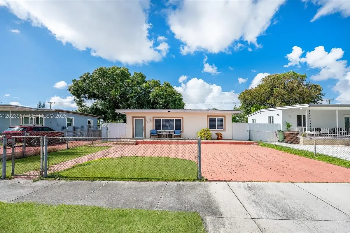 228 W 18th St, Hialeah: photo 1 of 19