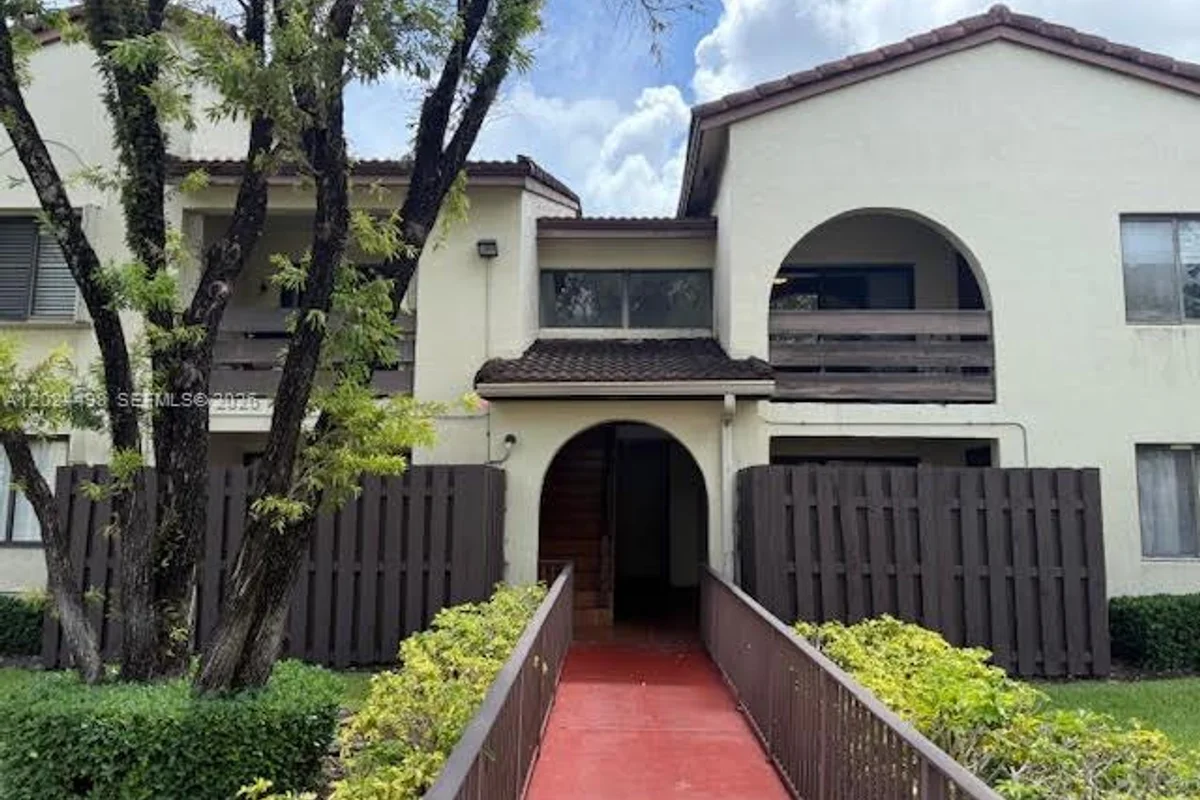 8911 SW 123rd Ct #203, Miami: photo 1 of 27