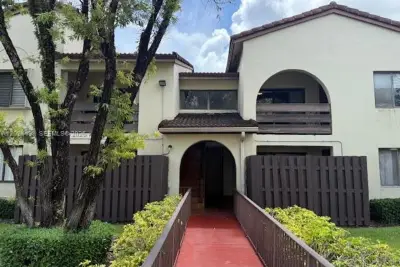8911 SW 123rd Ct #203, Miami: photo 1 of 27