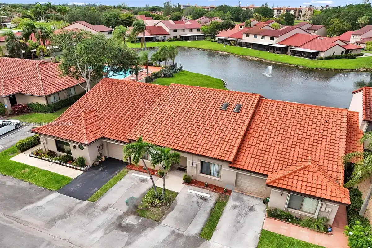 3273 W Inverrary Blvd W, Lauderhill: photo 1 of 27