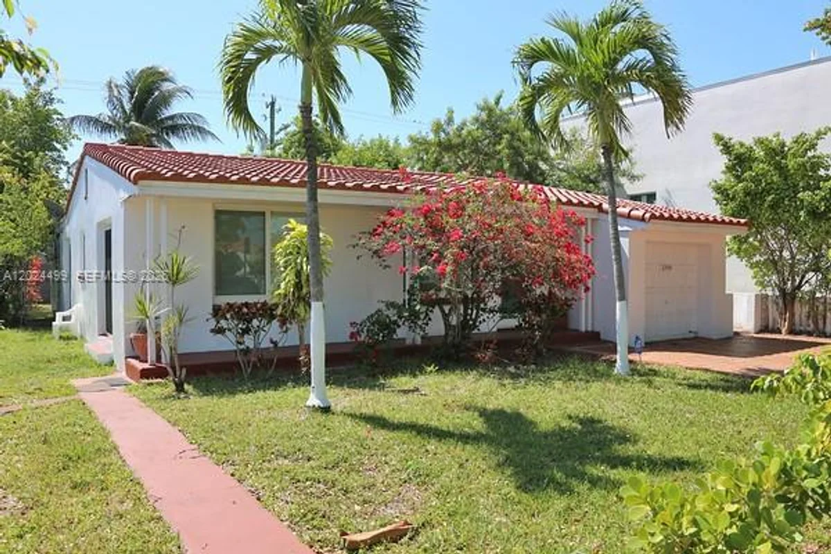 1380 71st St, Miami Beach: photo 1 of 11