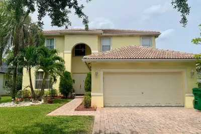 18815 SW 29th St, Miramar: photo 1 of 28